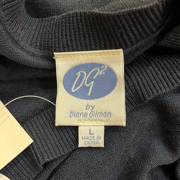 DG2 V-neck classic sweater NWT - Picture 6 of 8